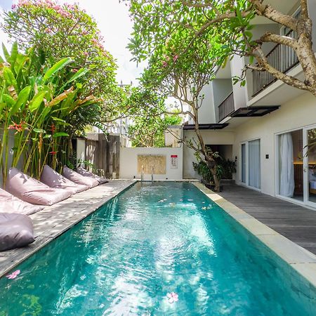 Отель Hola Seminyak Экстерьер фото