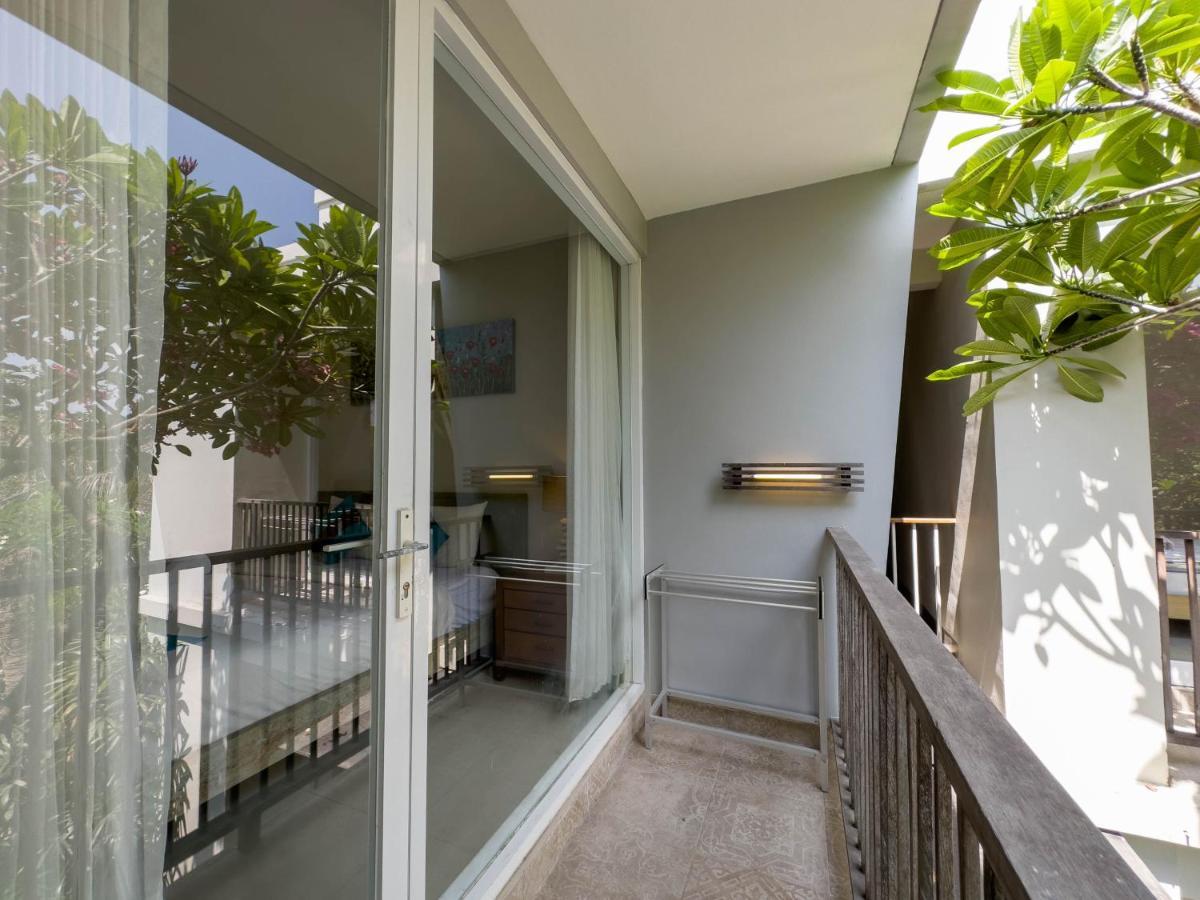 Отель Hola Seminyak Экстерьер фото