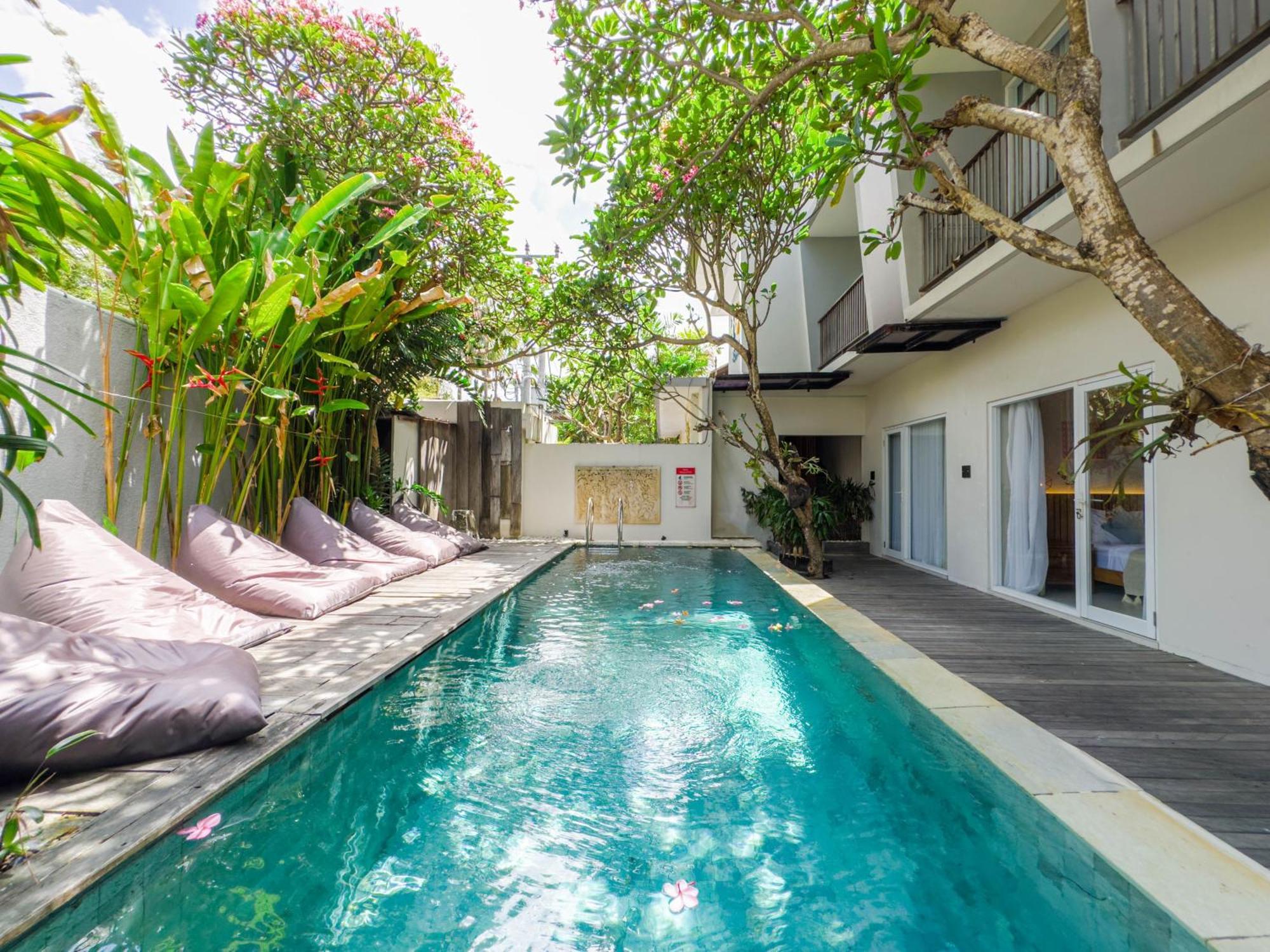 Отель Hola Seminyak Экстерьер фото