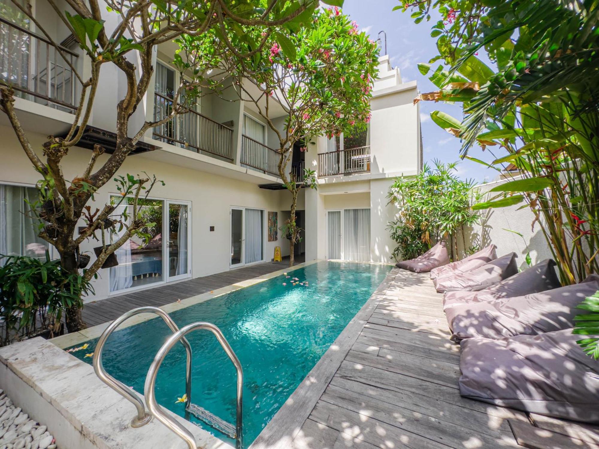 Отель Hola Seminyak Экстерьер фото